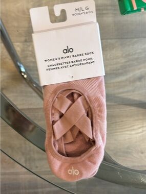 ALO Yoga Women's Pivot Barre Sock in Blush Pink
